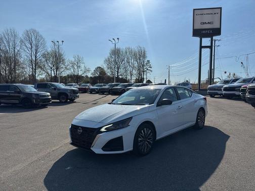 White 2025 Nissan Altima SV FWD