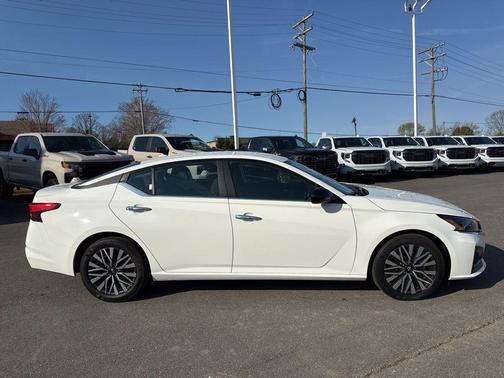 2025 Nissan Altima SV FWD