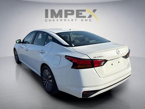 White 2025 Nissan Altima SV FWD