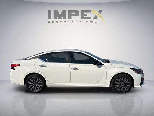 White 2025 Nissan Altima SV FWD