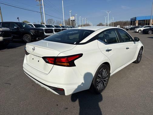 2025 Nissan Altima SV FWD