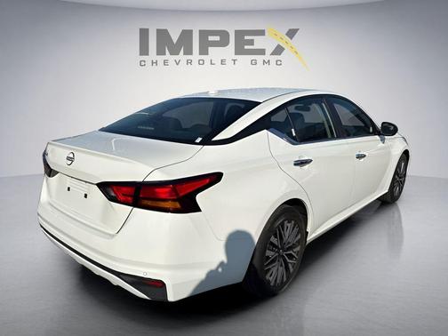 White 2025 Nissan Altima SV FWD