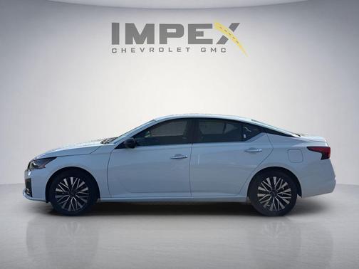 White 2025 Nissan Altima SV FWD