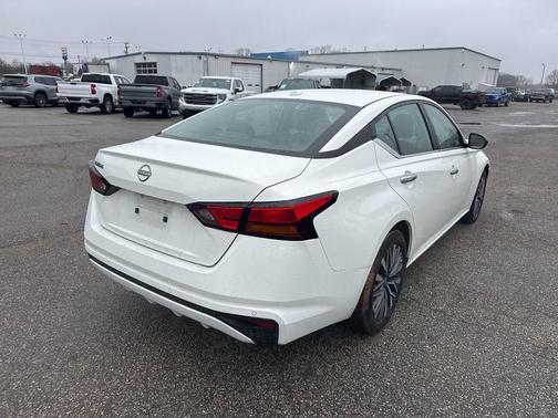 2025 Nissan Altima SV FWD