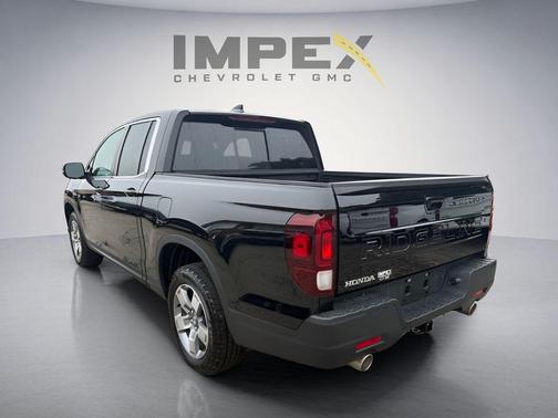 Crystal Black Pearl 2025 Honda Ridgeline RTL