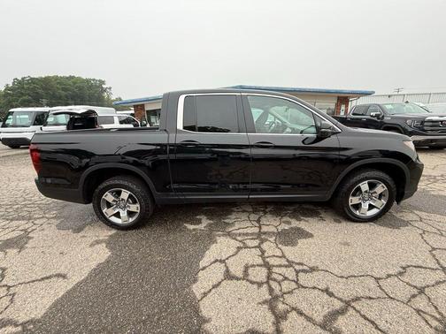 Crystal Black Pearl 2025 Honda Ridgeline RTL