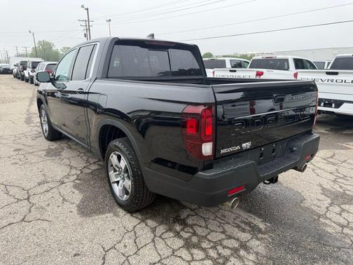 Crystal Black Pearl 2025 Honda Ridgeline RTL
