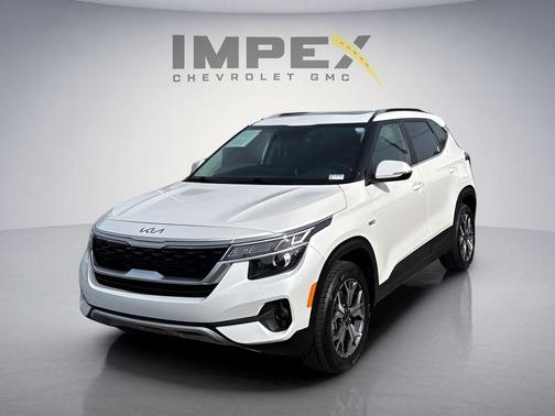 Snow White Pearl 2023 Kia Seltos EX