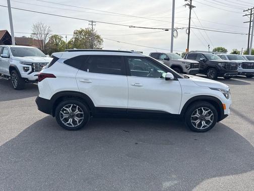 Snow White Pearl 2023 Kia Seltos EX