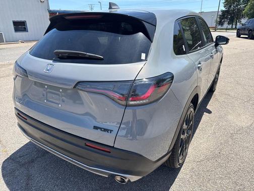 Urban Gray Pearl 2025 Honda HR-V AWD Sport