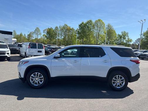 Iridescent Pearl Tricoat 2021 Chevrolet Traverse LT Leather