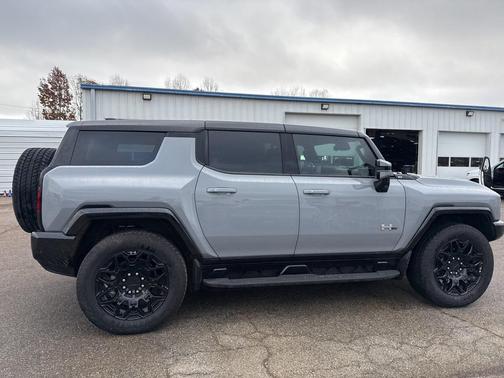 2024 GMC HUMMER EV SUV 2X