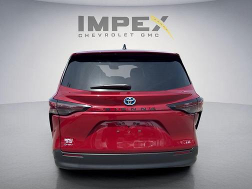 Ruby Flare Pearl 2025 Toyota Sienna LE