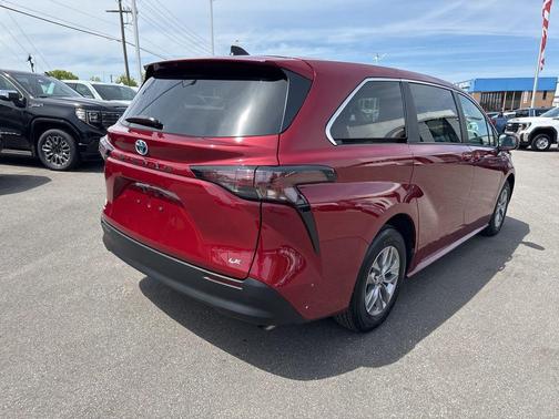 Ruby Flare Pearl 2025 Toyota Sienna LE