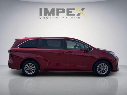 Ruby Flare Pearl 2025 Toyota Sienna LE