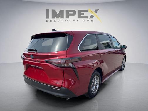 Ruby Flare Pearl 2025 Toyota Sienna LE