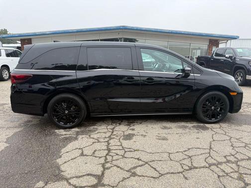 Crystal Black Pearl 2025 Honda Odyssey Sport-L