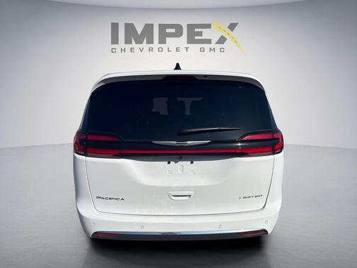 Bright White Clearcoat 2026 Chrysler Pacifica Limited