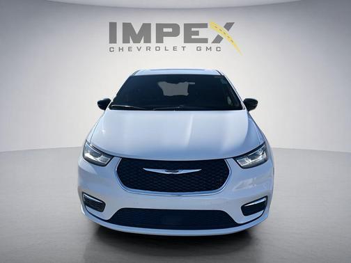 Bright White Clearcoat 2026 Chrysler Pacifica Limited