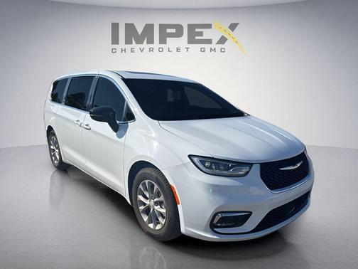 Bright White Clearcoat 2026 Chrysler Pacifica Limited