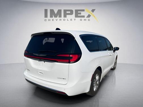Bright White Clearcoat 2026 Chrysler Pacifica Limited