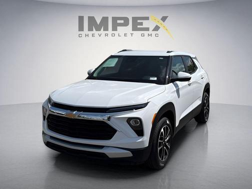 Summit White 2025 Chevrolet Trailblazer LT