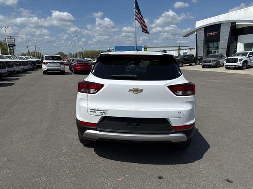 Summit White 2025 Chevrolet Trailblazer LT