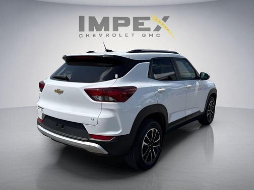 Summit White 2025 Chevrolet Trailblazer LT