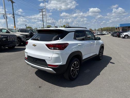 Summit White 2025 Chevrolet Trailblazer LT
