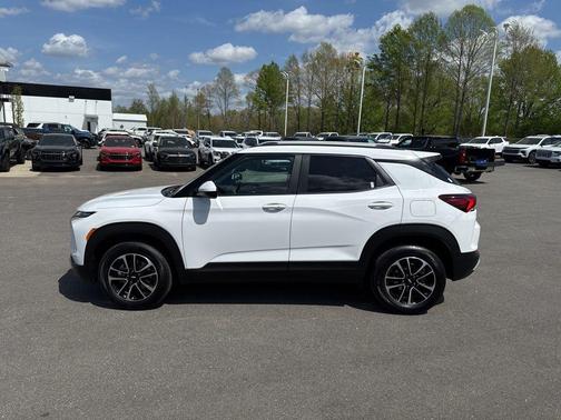 Summit White 2025 Chevrolet Trailblazer LT