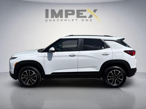Summit White 2025 Chevrolet Trailblazer LT