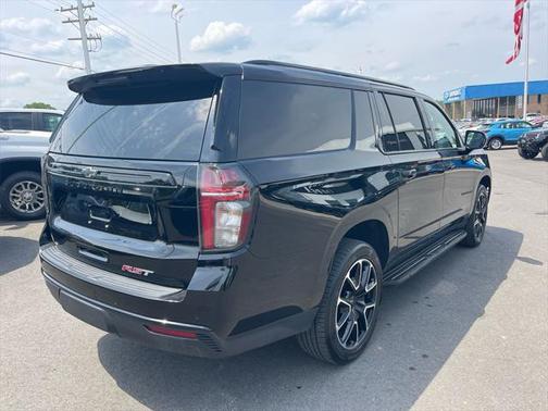 2023 Chevrolet Suburban RST