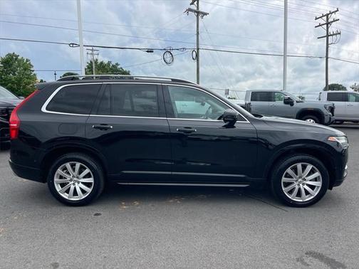 2017 Volvo XC90 T6 Momentum