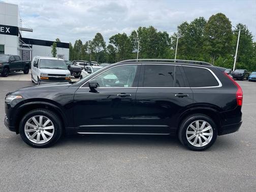 2017 Volvo XC90 T6 Momentum