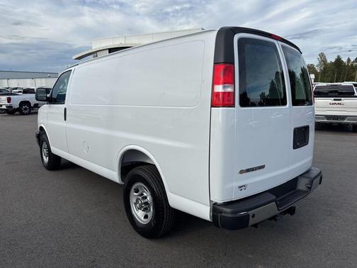 2025 Chevrolet Express 2500 RWD 2500 Regular Wheelbase WT