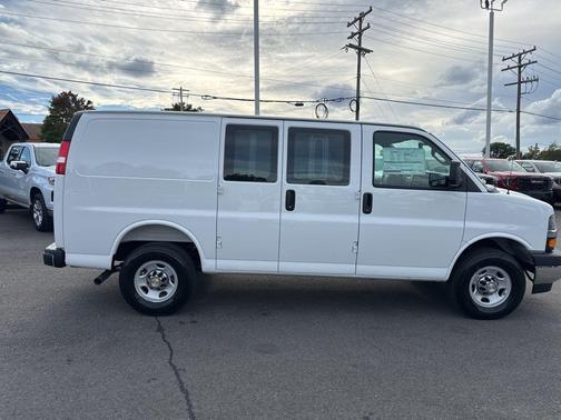2025 Chevrolet Express 2500 RWD 2500 Regular Wheelbase WT