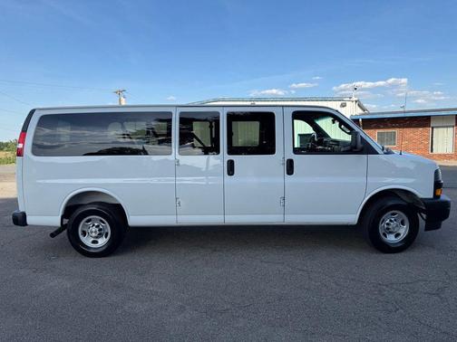 Summit White 2021 Chevrolet Express 2500 LT