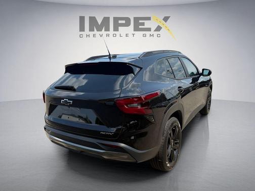 Mosaic Black Metallic 2026 Chevrolet Trax FWD ACTIV