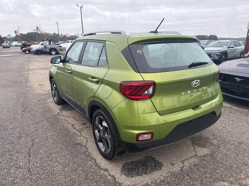 2024 Hyundai VENUE SEL