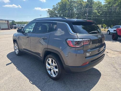Granite Crystal Metallic Clearcoat 2022 Jeep Compass Limited