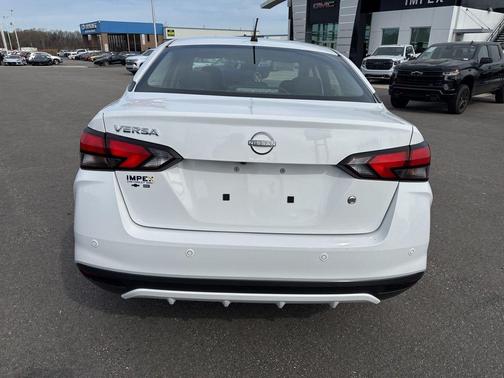 Fresh Powder 2024 Nissan Versa 1.6 S