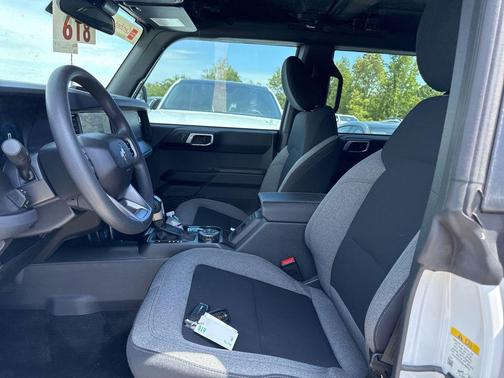 Oxford White 2025 Ford Bronco Base