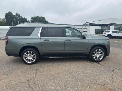 2023 Chevrolet Suburban 4WD High Country
