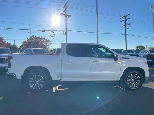 Summit White 2024 Chevrolet Silverado 1500 LT