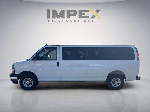 White 2025 Chevrolet Express 3500 1LT