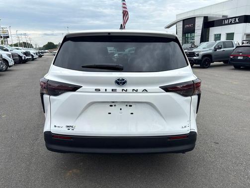 Ice Cap 2025 Toyota Sienna LE