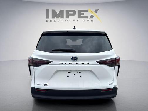 Ice Cap 2025 Toyota Sienna LE