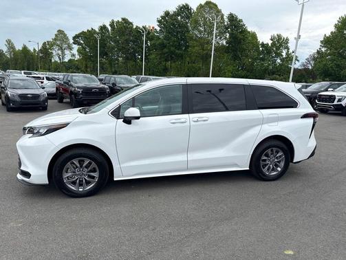 Ice Cap 2025 Toyota Sienna LE