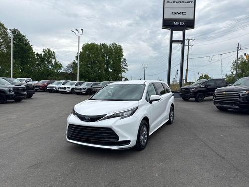 Ice Cap 2025 Toyota Sienna LE