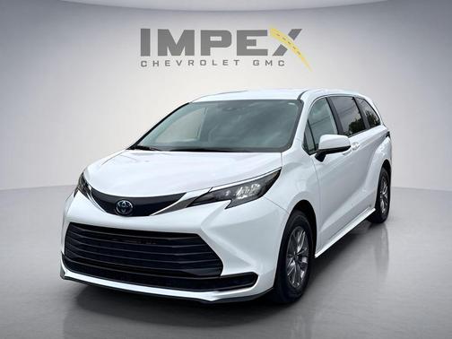Ice Cap 2025 Toyota Sienna LE